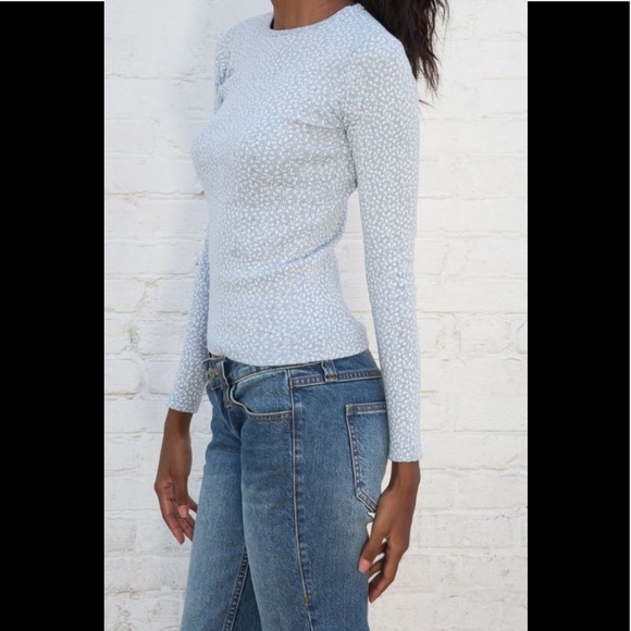 Brandy Melville blue floral leah top - Picture 2 of 6